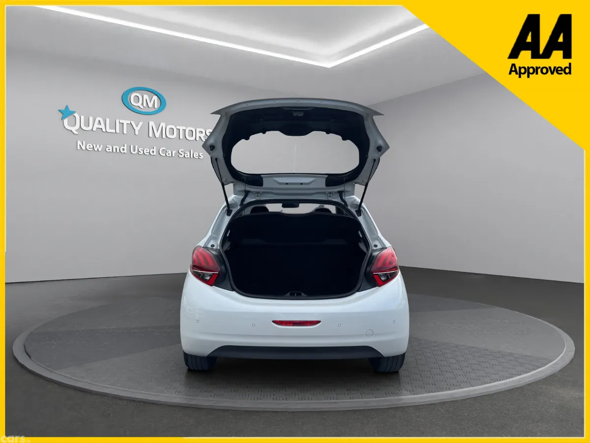Peugeot 208 Hatchback, Petrol, 2018, White