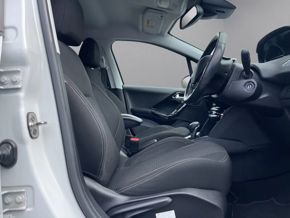 Peugeot 208 Hatchback, Petrol, 2018, White