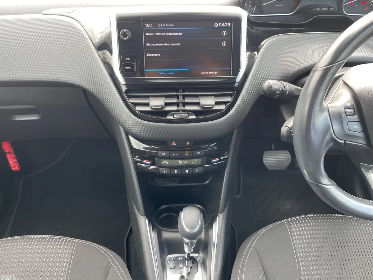 Peugeot 208 Hatchback, Petrol, 2018, White