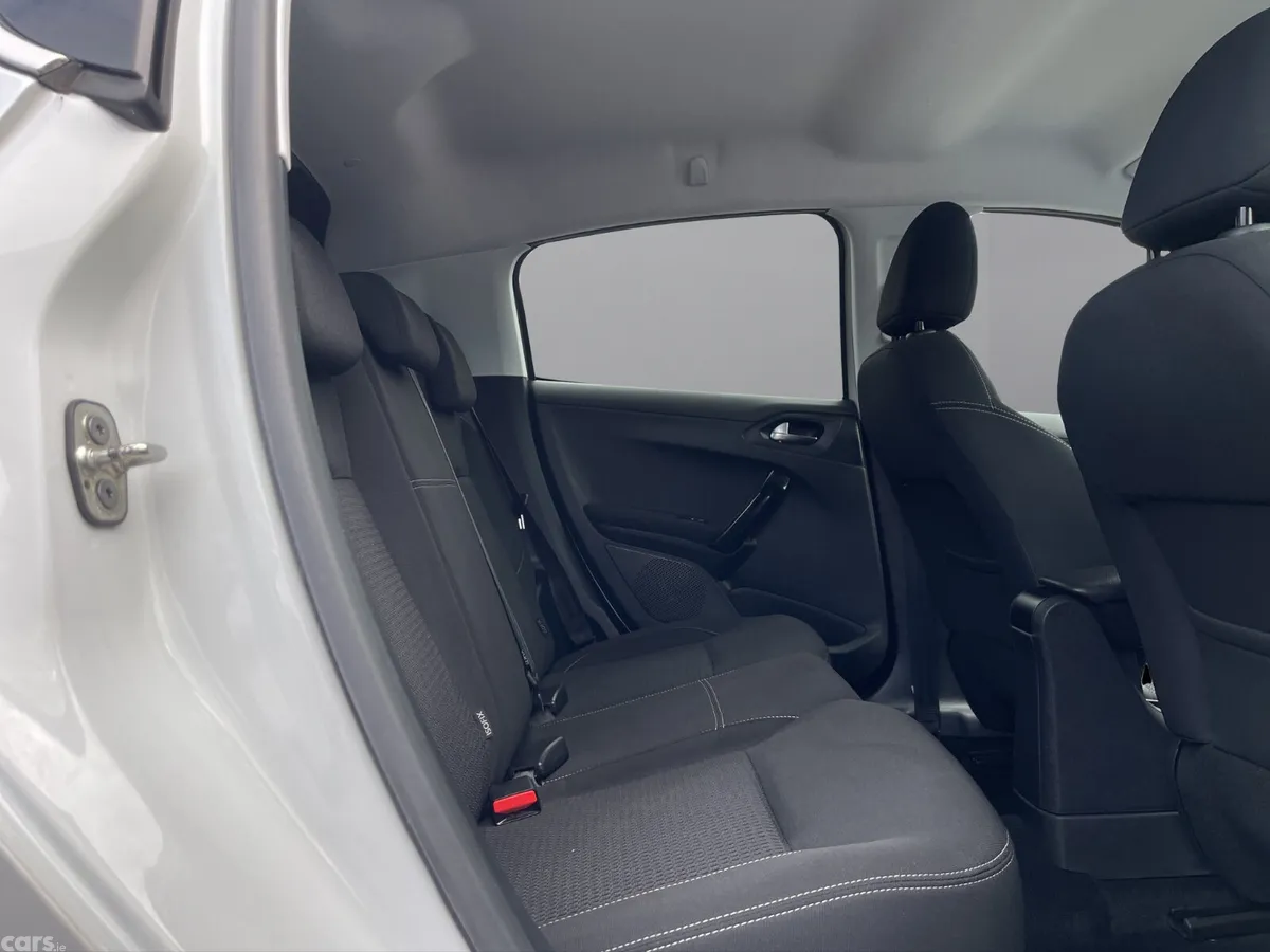 Peugeot 208 Hatchback, Petrol, 2018, White