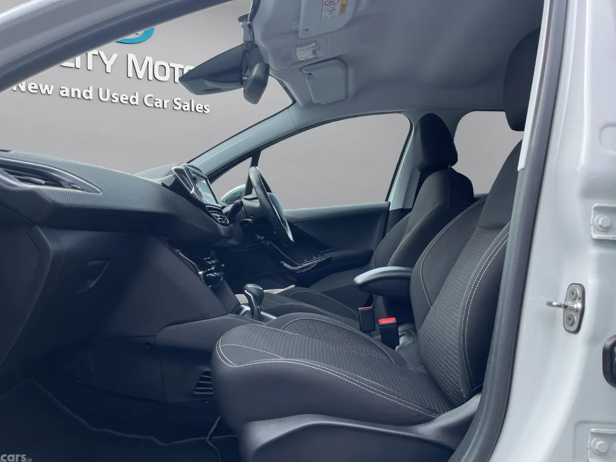 Peugeot 208 Hatchback, Petrol, 2018, White