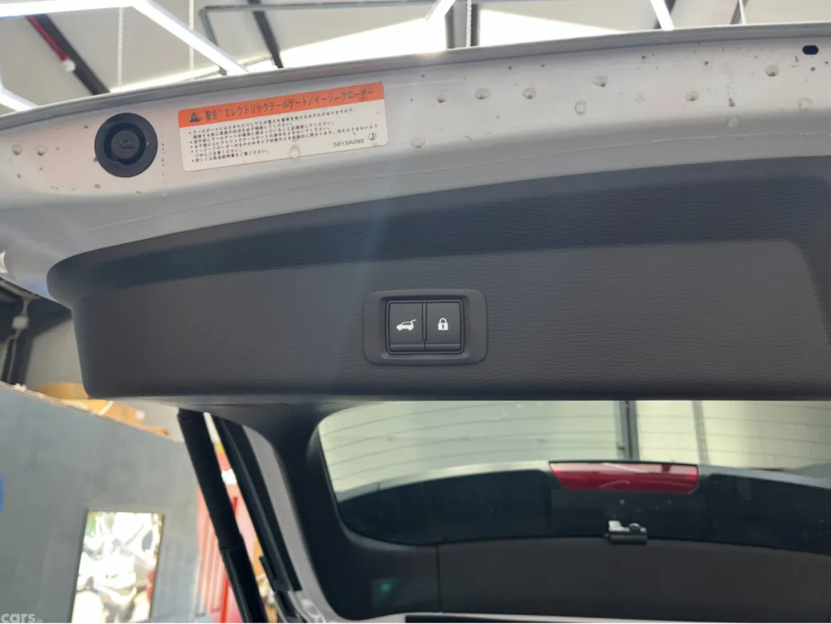 Mitsubishi Outlander SUV, Petrol Plug-in Hybrid, 2023, White