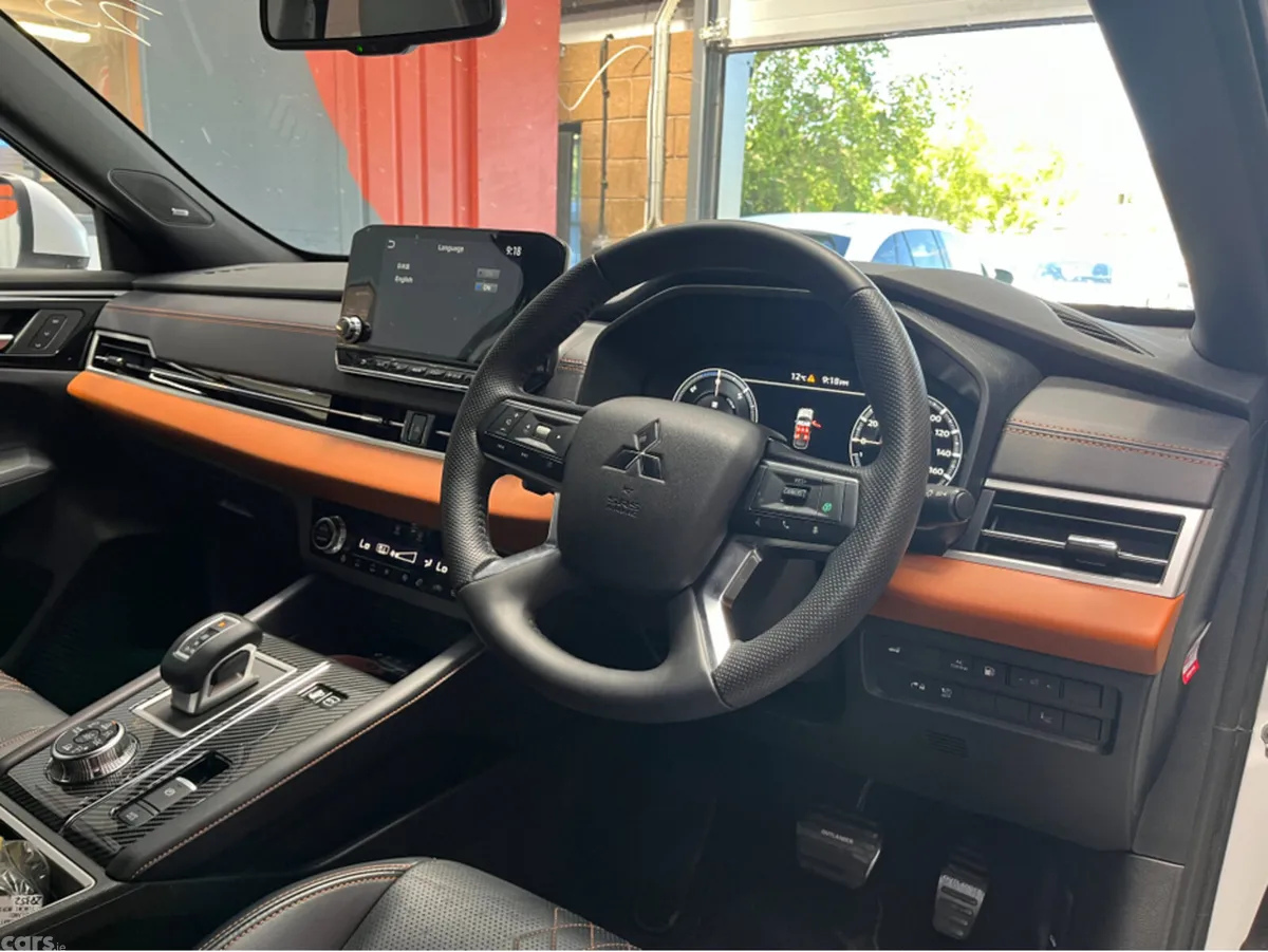 Mitsubishi Outlander SUV, Petrol Plug-in Hybrid, 2023, White