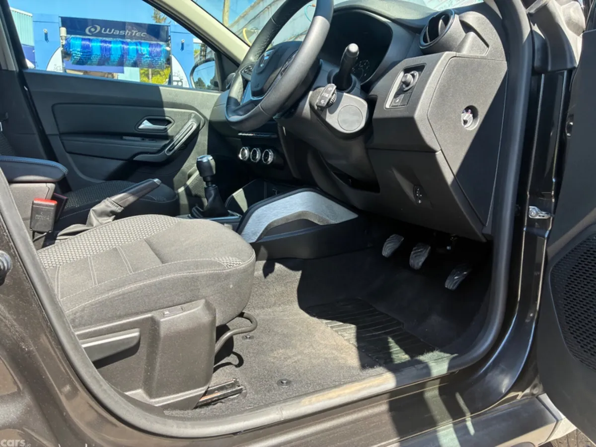 Dacia Duster MPV, Petrol, 2022, Black