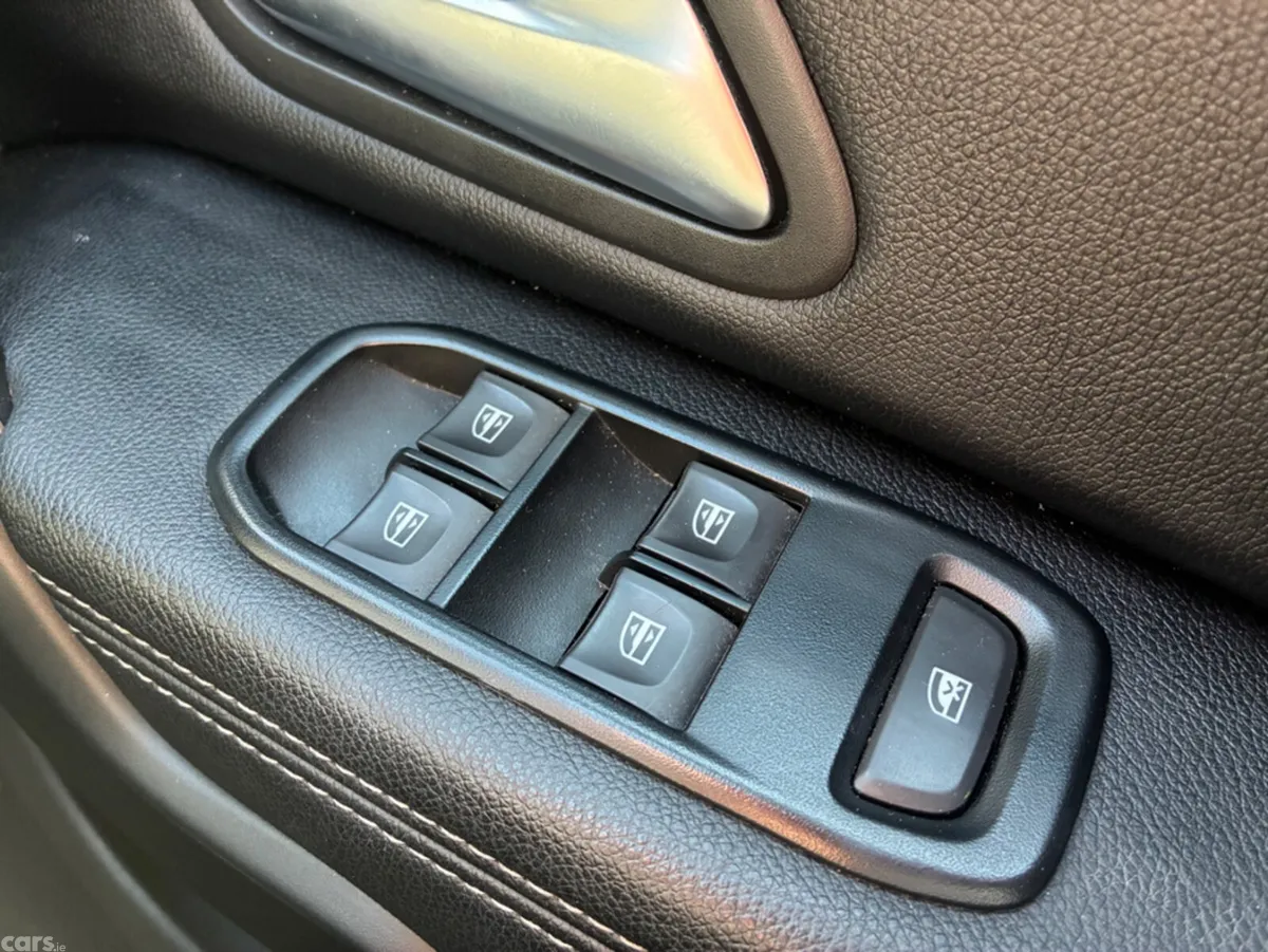 Dacia Duster MPV, Petrol, 2022, Black
