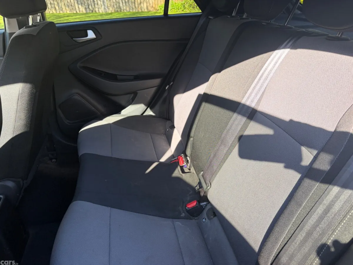Hyundai i20 Hatchback, Petrol, 2016, Grey