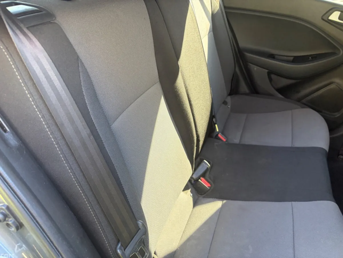 Hyundai i20 Hatchback, Petrol, 2016, Grey