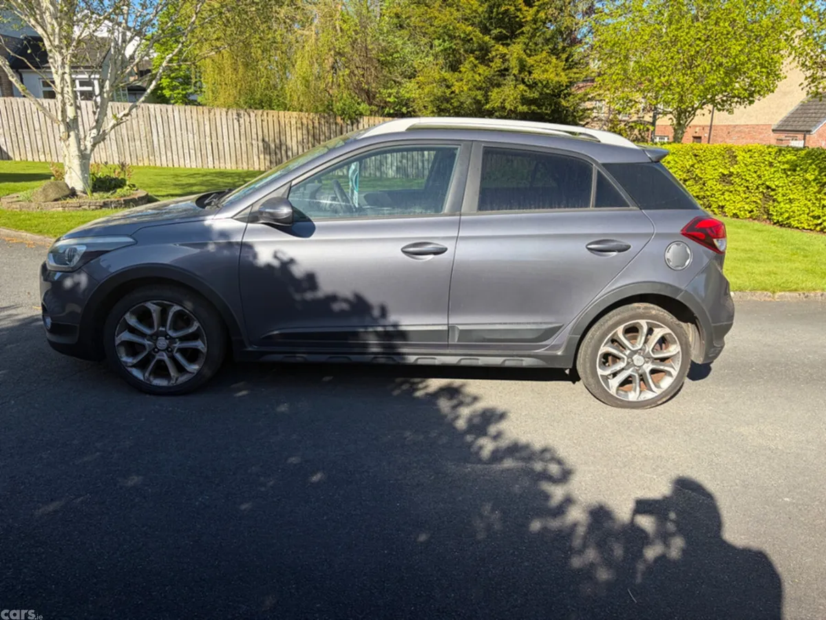 Hyundai i20 Hatchback, Petrol, 2016, Grey