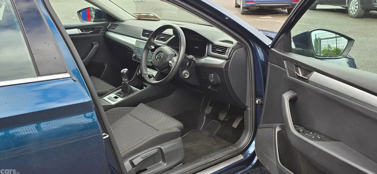 Skoda Superb Saloon, Diesel, 2022, Blue