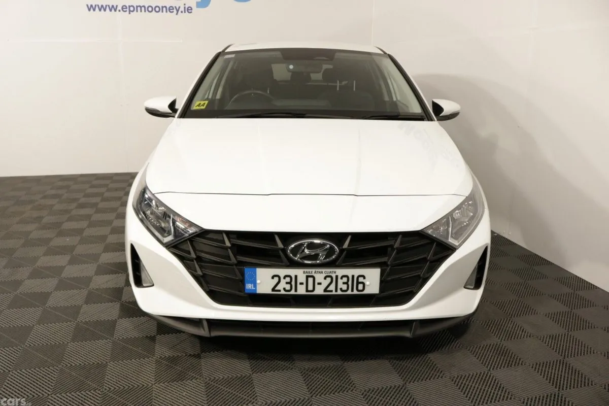 Hyundai i20 Hatchback, Petrol, 2023, White