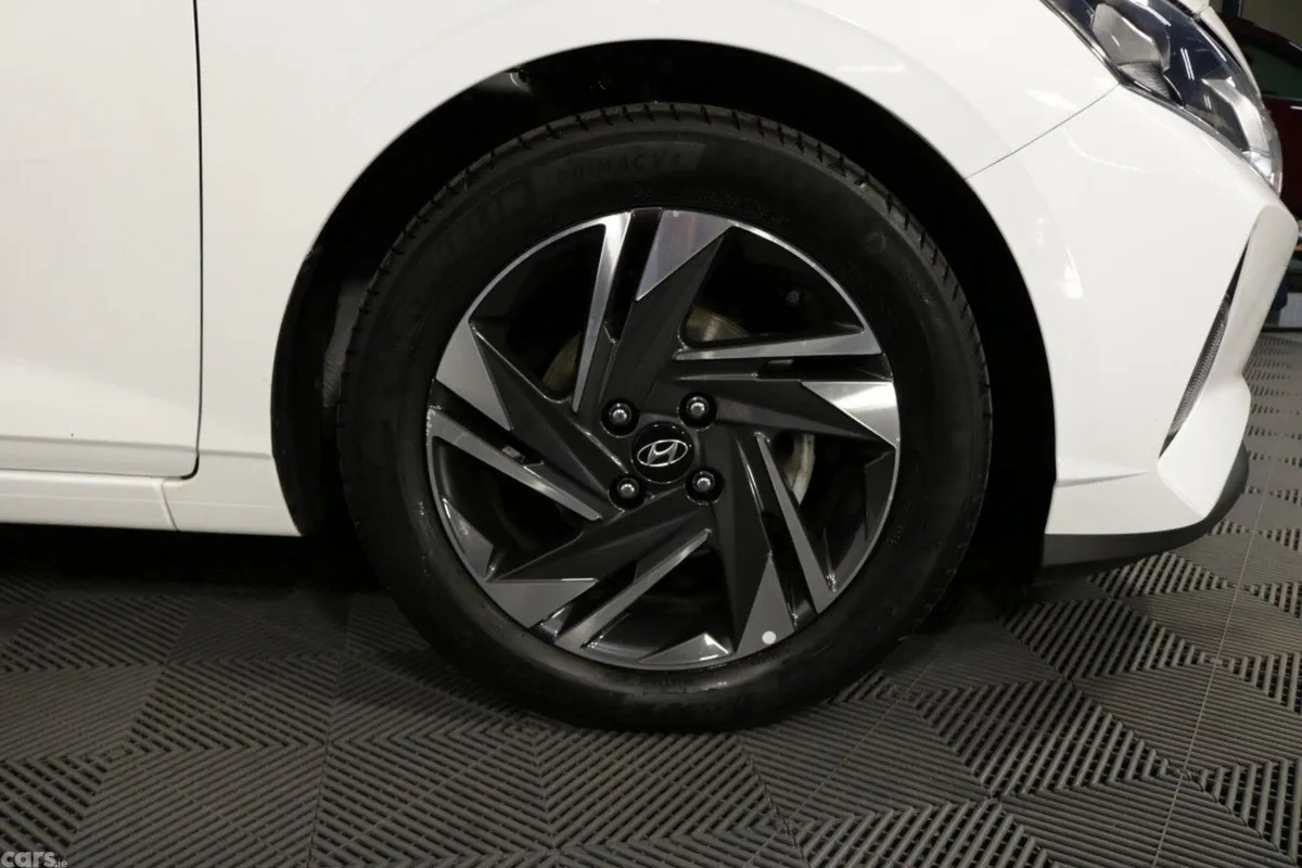 Hyundai i20 Hatchback, Petrol, 2023, White
