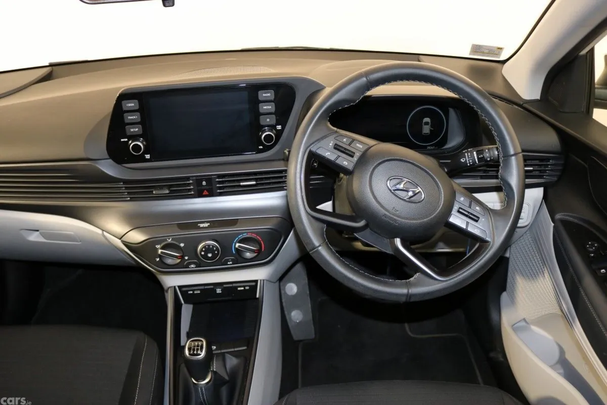 Hyundai i20 Hatchback, Petrol, 2023, White