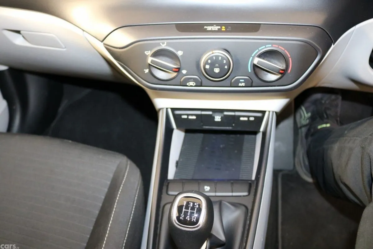 Hyundai i20 Hatchback, Petrol, 2023, White