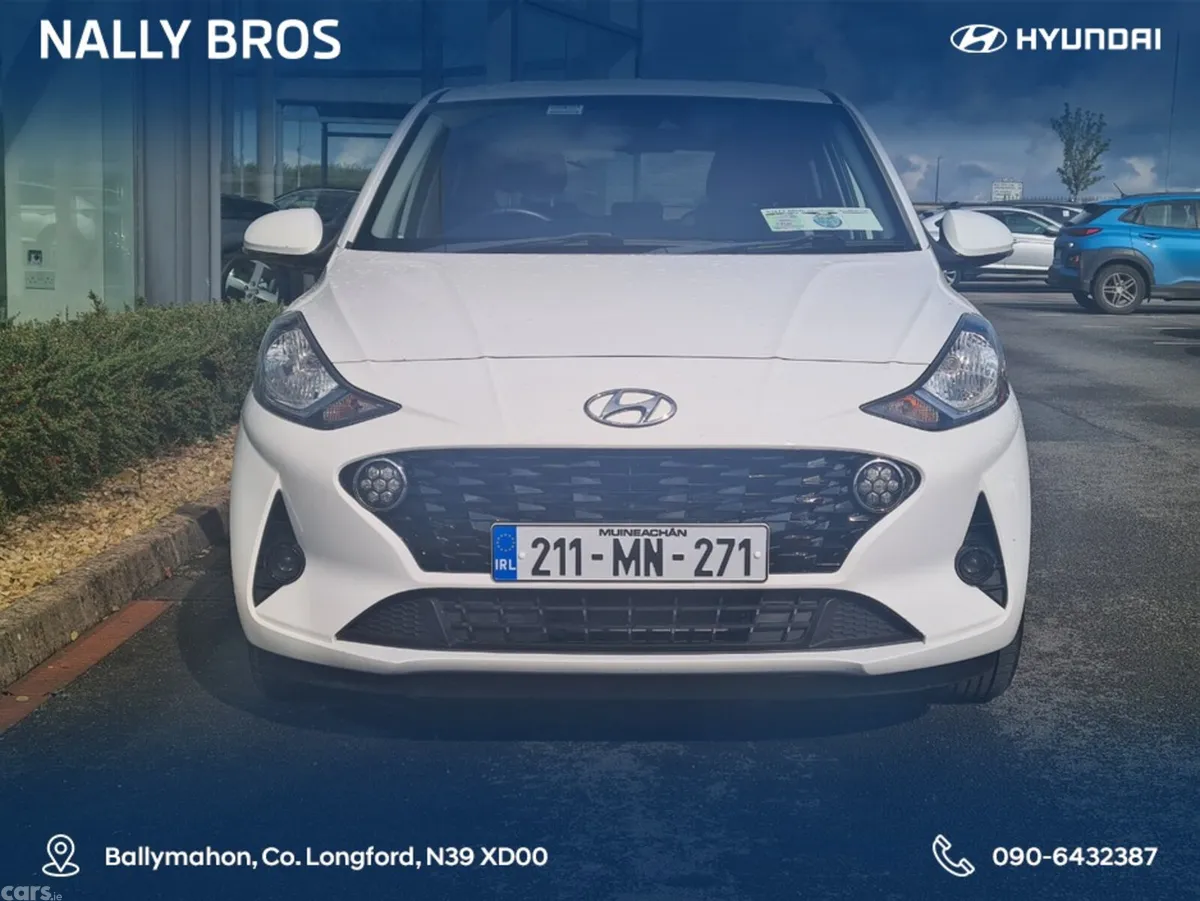 Hyundai i10 Hatchback, Petrol, 2021, White