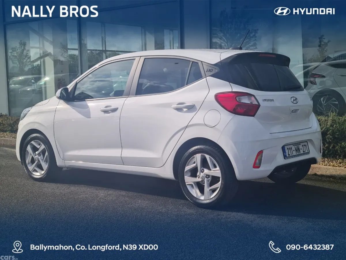 Hyundai i10 Hatchback, Petrol, 2021, White