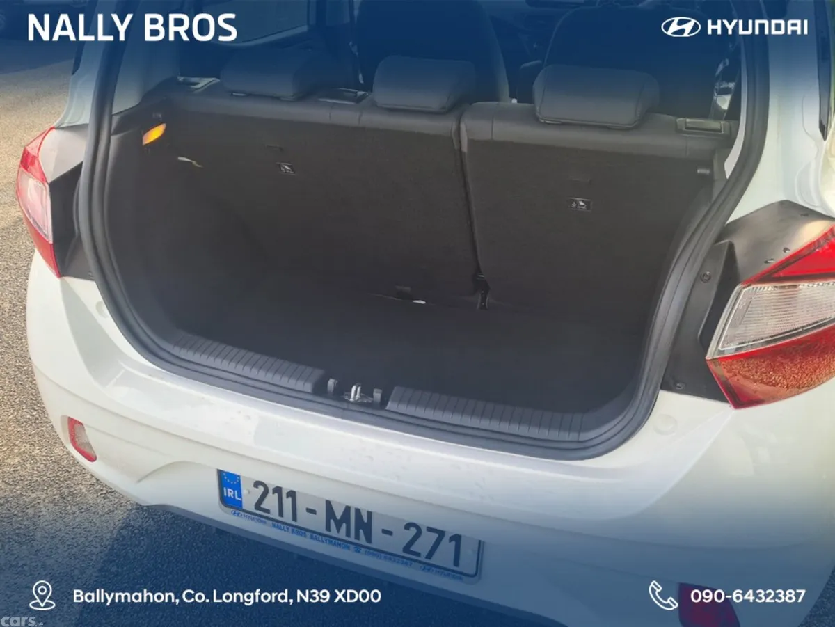 Hyundai i10 Hatchback, Petrol, 2021, White