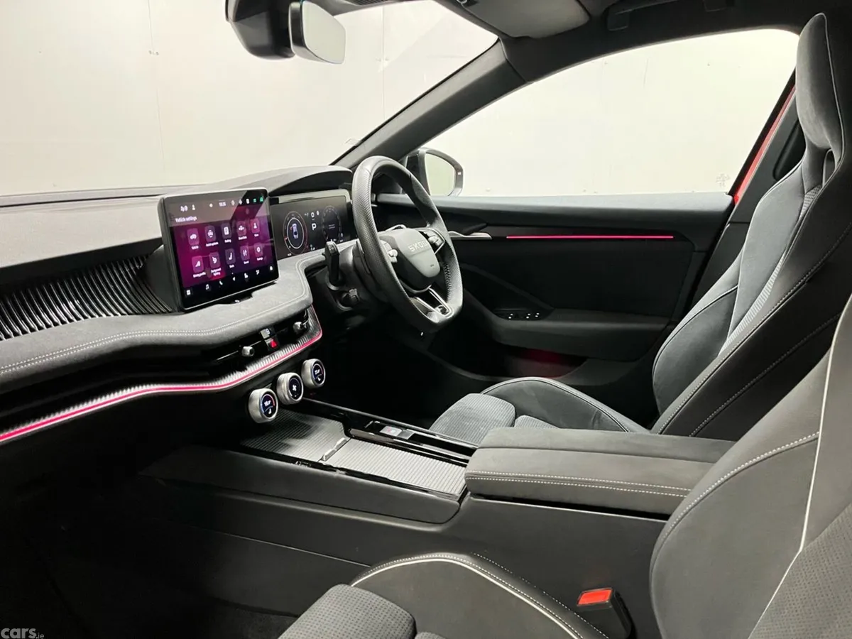 Skoda Superb Sportline DSG 2.0 TDI 150BHP - Revers, Cabra