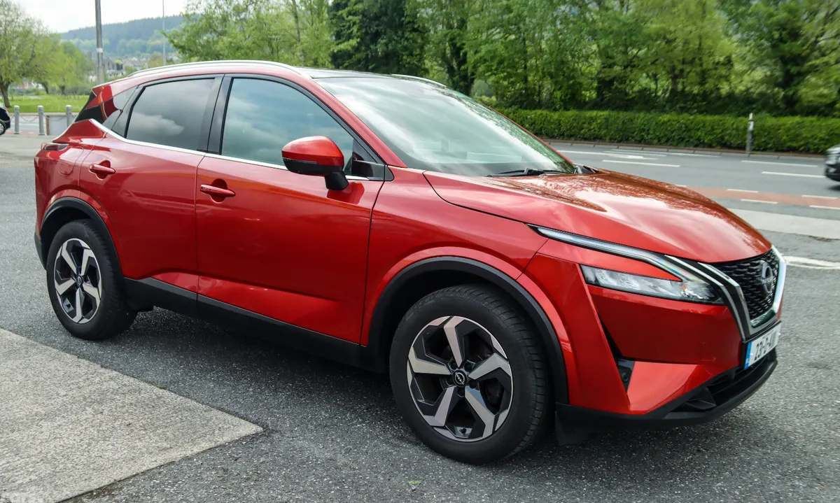 Nissan Qashqai MPV, Petrol, 2023, Red