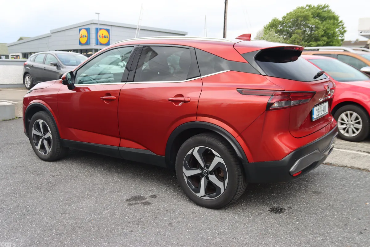 Nissan Qashqai MPV, Petrol, 2023, Red