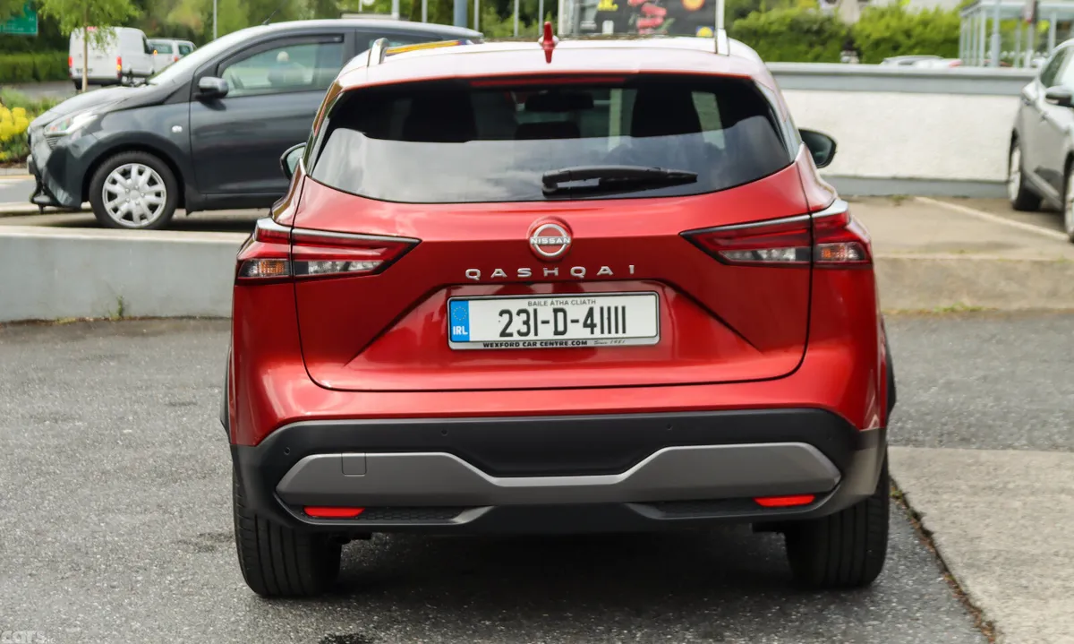 Nissan Qashqai MPV, Petrol, 2023, Red