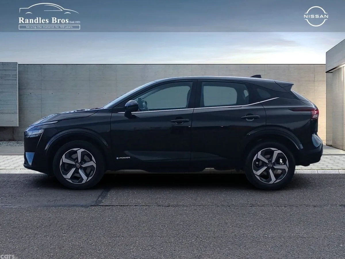 Nissan Qashqai MPV, Petrol, 2024, Black