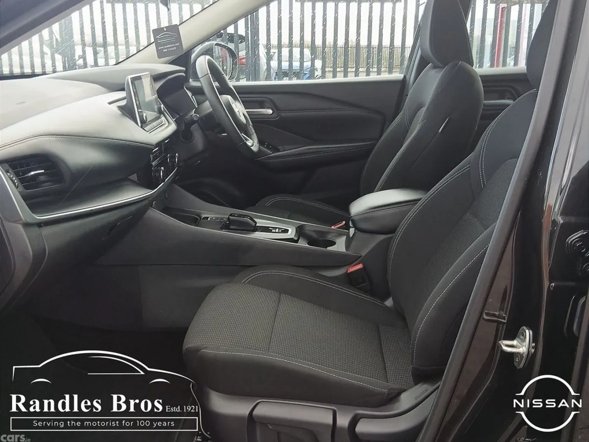 Nissan Qashqai MPV, Petrol, 2024, Black