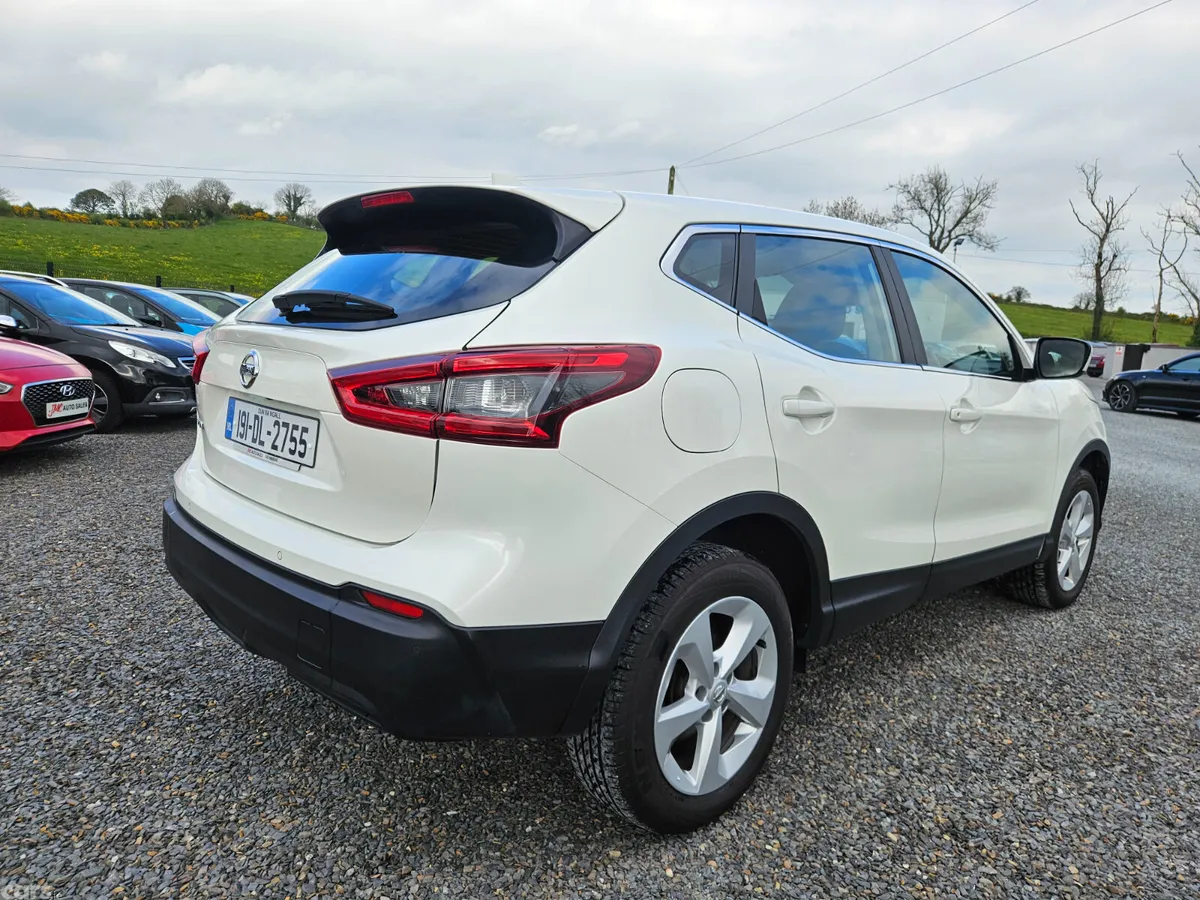 Nissan Qashqai Hatchback, Diesel, 2019, White
