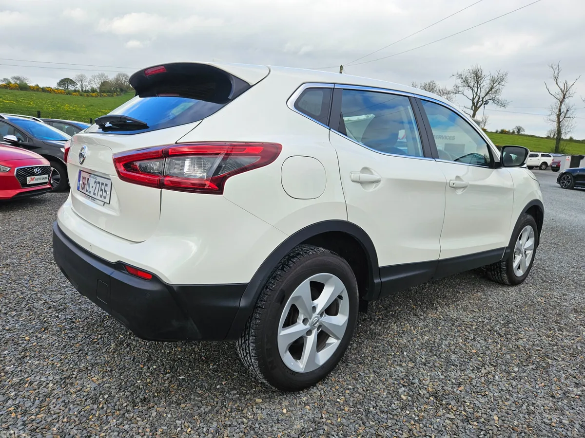 Nissan Qashqai Hatchback, Diesel, 2019, White