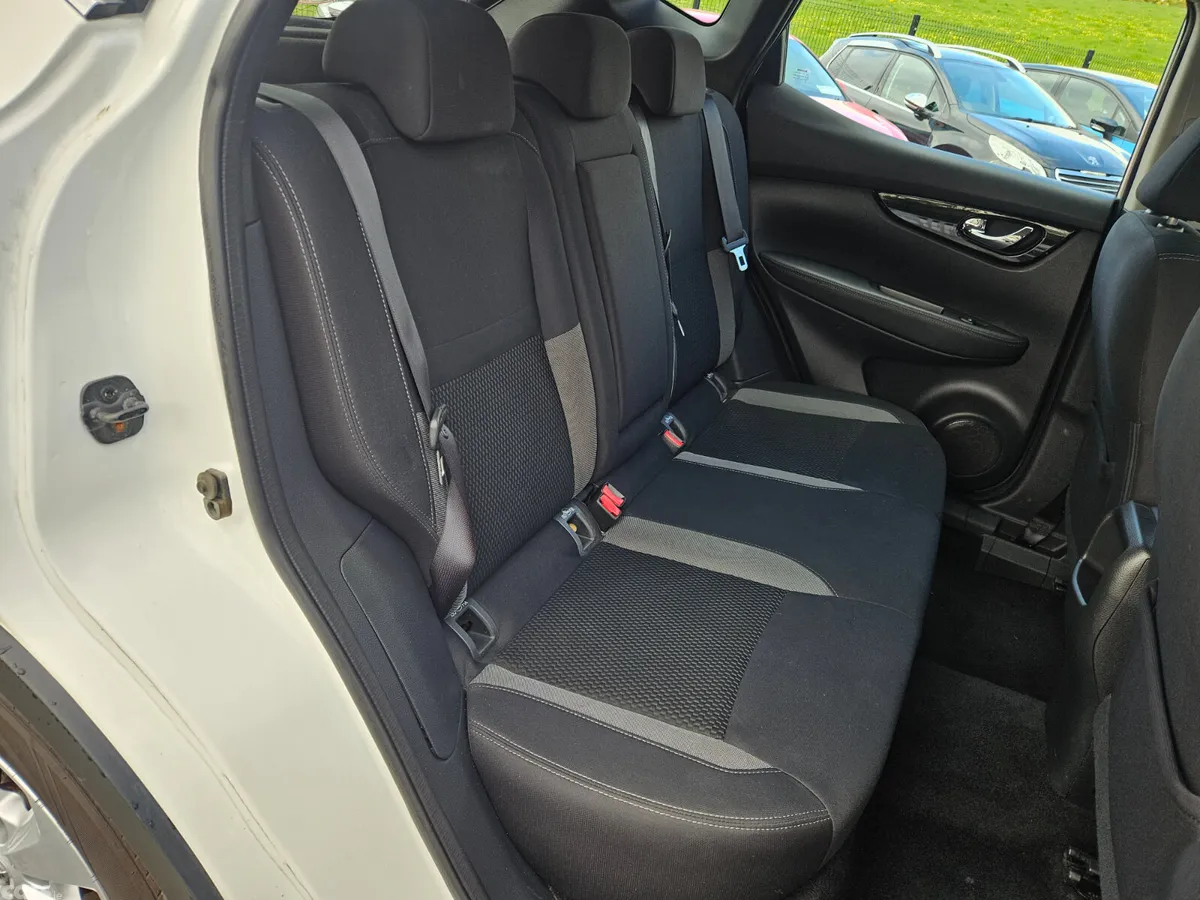 Nissan Qashqai Hatchback, Diesel, 2019, White