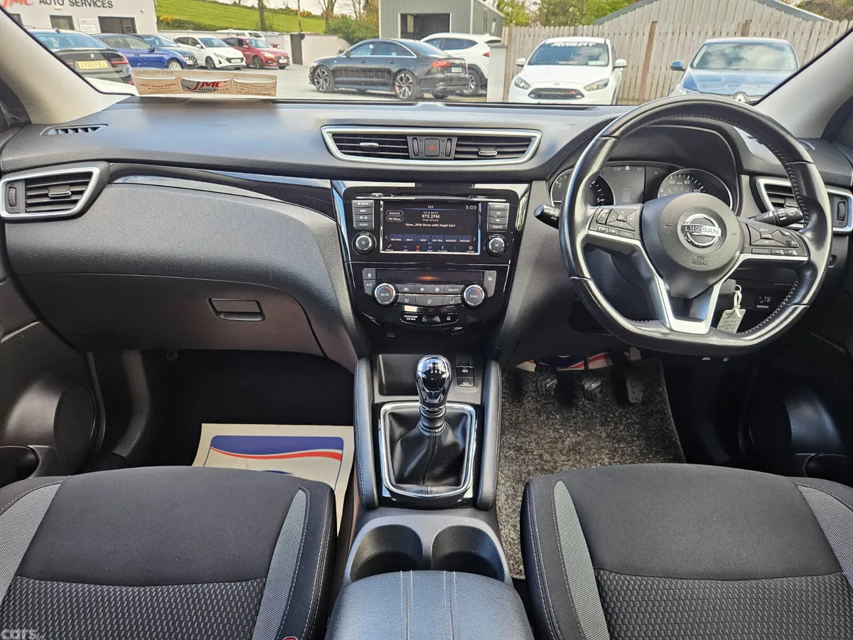 Nissan Qashqai Hatchback, Diesel, 2019, White