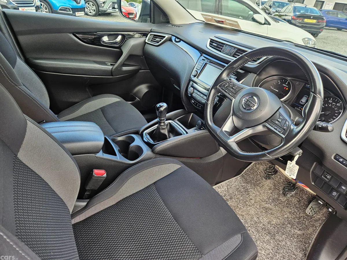 Nissan Qashqai Hatchback, Diesel, 2019, White