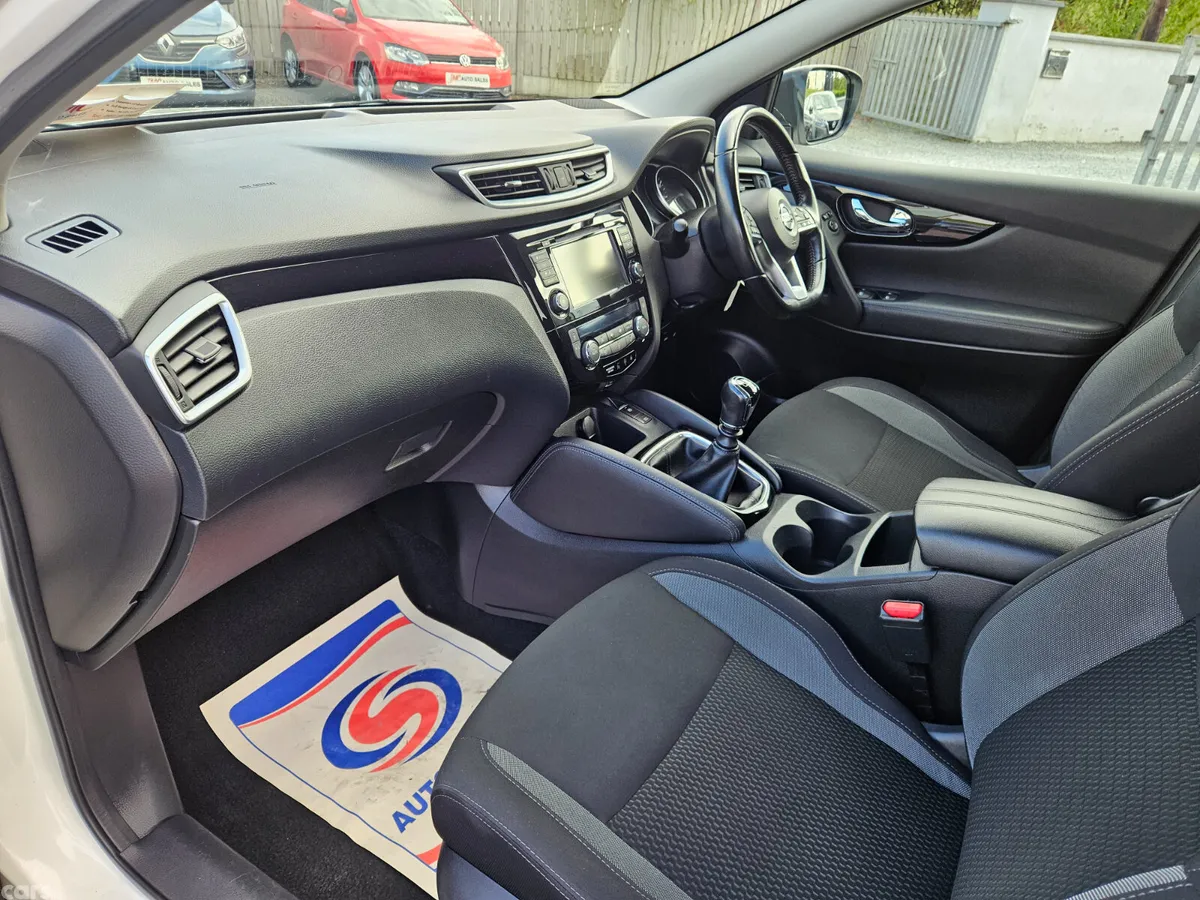 Nissan Qashqai Hatchback, Diesel, 2019, White