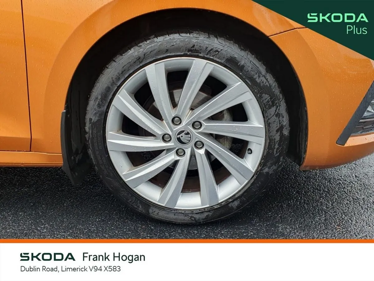 Skoda Octavia Saloon, Petrol, 2023, Orange