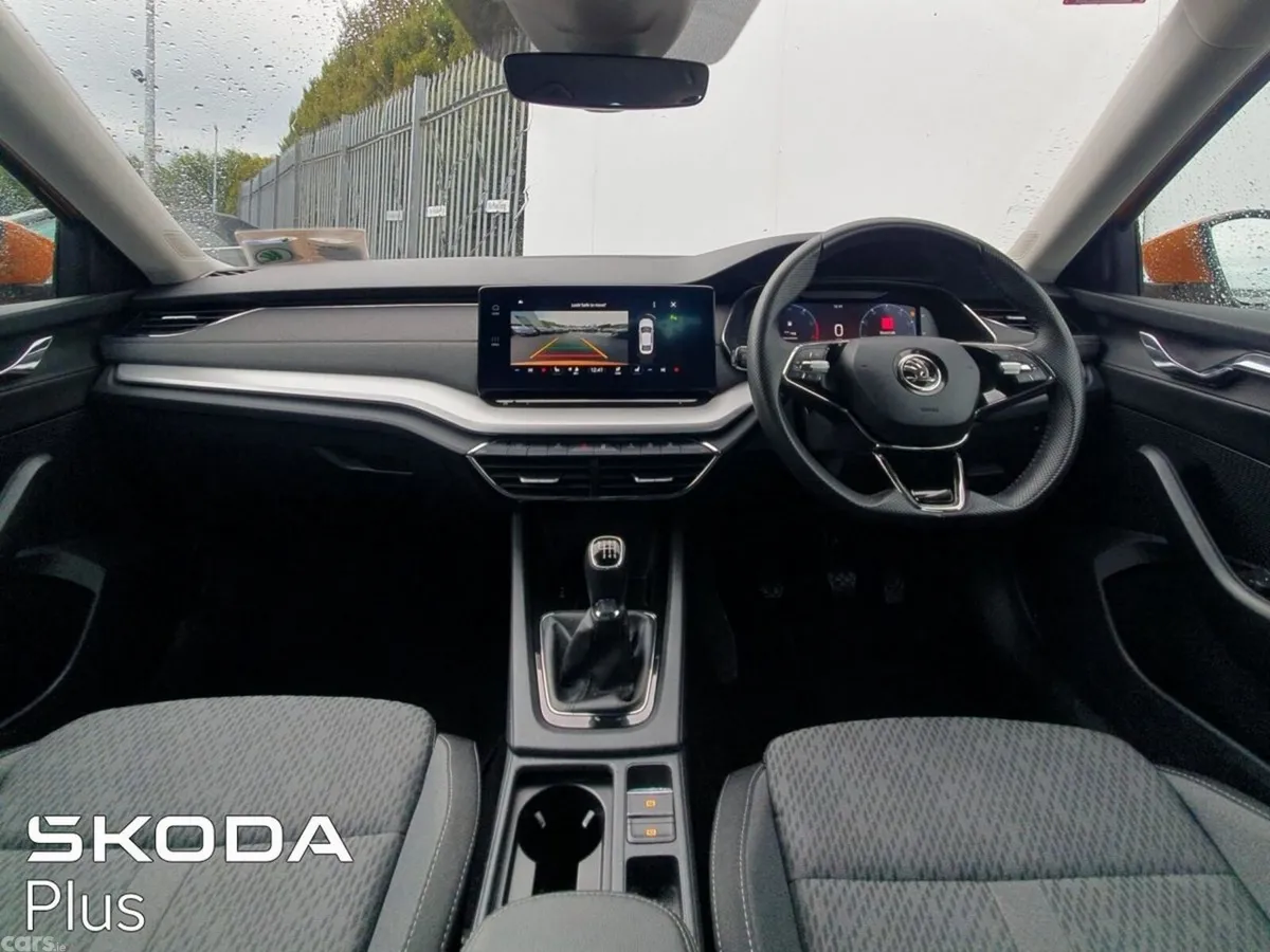 Skoda Octavia Saloon, Petrol, 2023, Orange