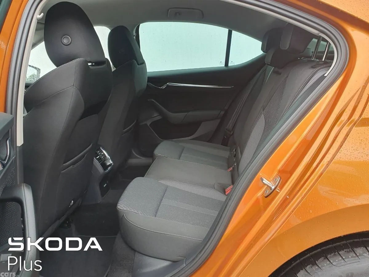 Skoda Octavia Saloon, Petrol, 2023, Orange