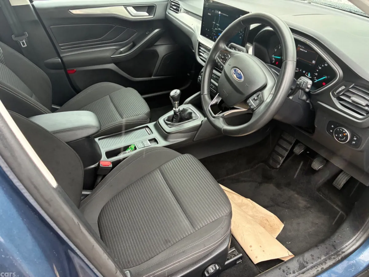 Ford Focus Hatchback, Petrol, 2023, Blue