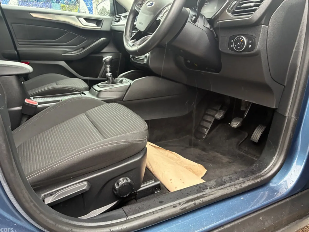 Ford Focus Hatchback, Petrol, 2023, Blue