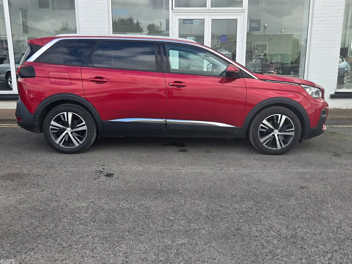 Peugeot 5008 MPV, Diesel, 2020, Red
