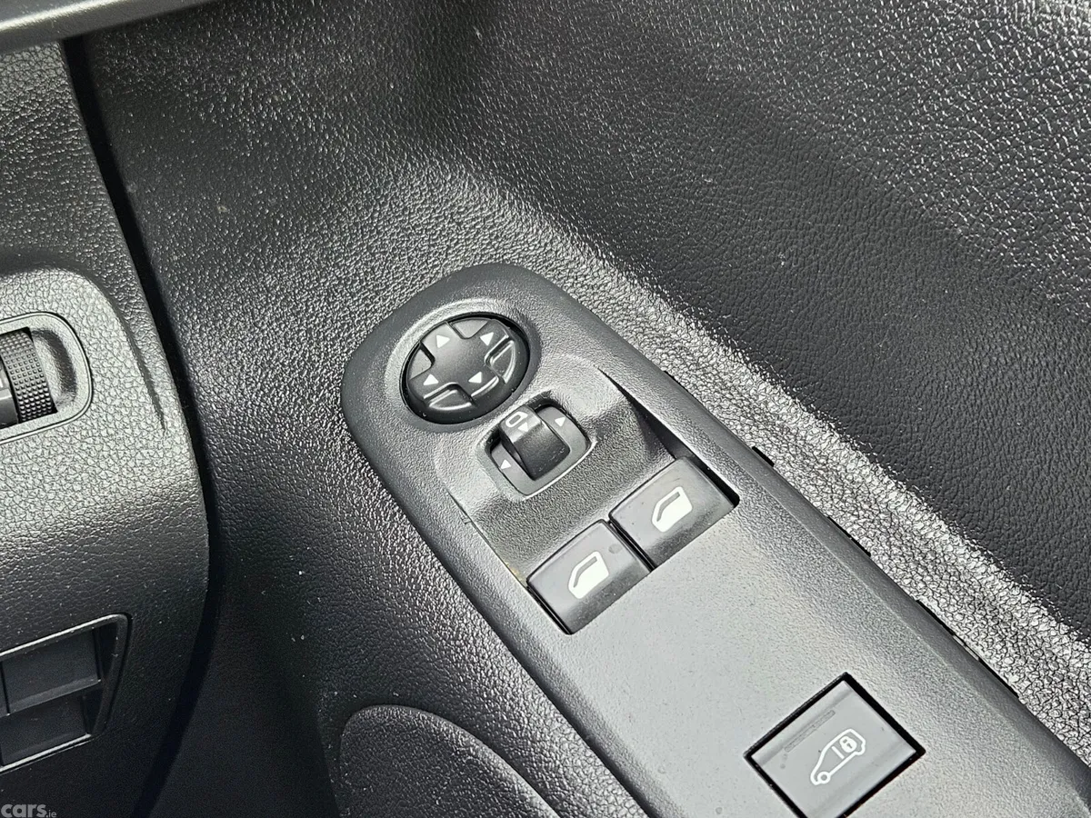 Peugeot Partner MPV, Diesel, 2020, White