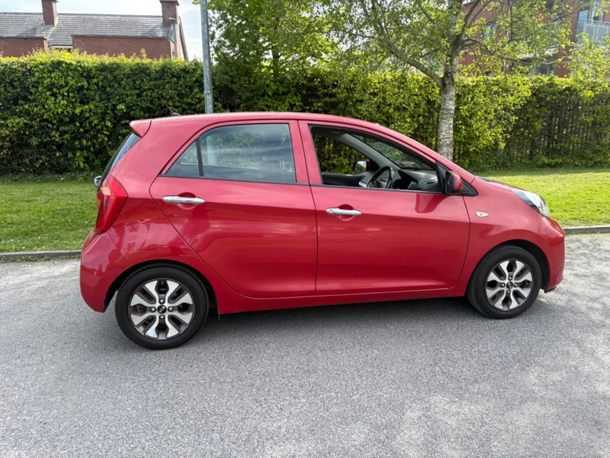 Kia Picanto Hatchback, Petrol, 2016, Red