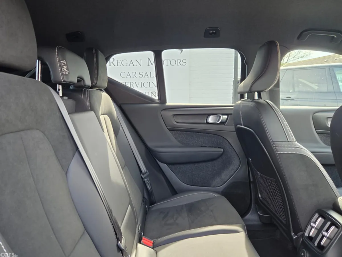 Volvo XC40 Estate, Petrol Plug-in Hybrid, 2022, Grey