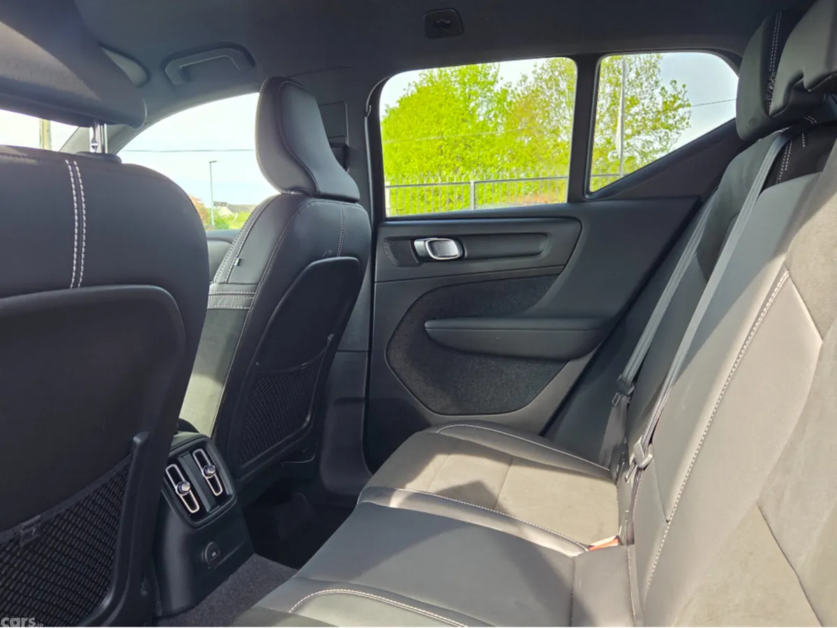 Volvo XC40 Estate, Petrol Plug-in Hybrid, 2022, Grey