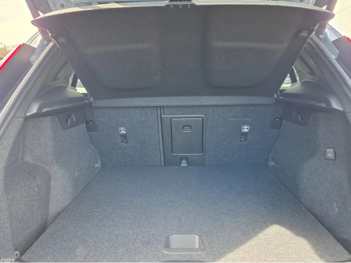 Volvo XC40 Estate, Petrol Plug-in Hybrid, 2022, Grey
