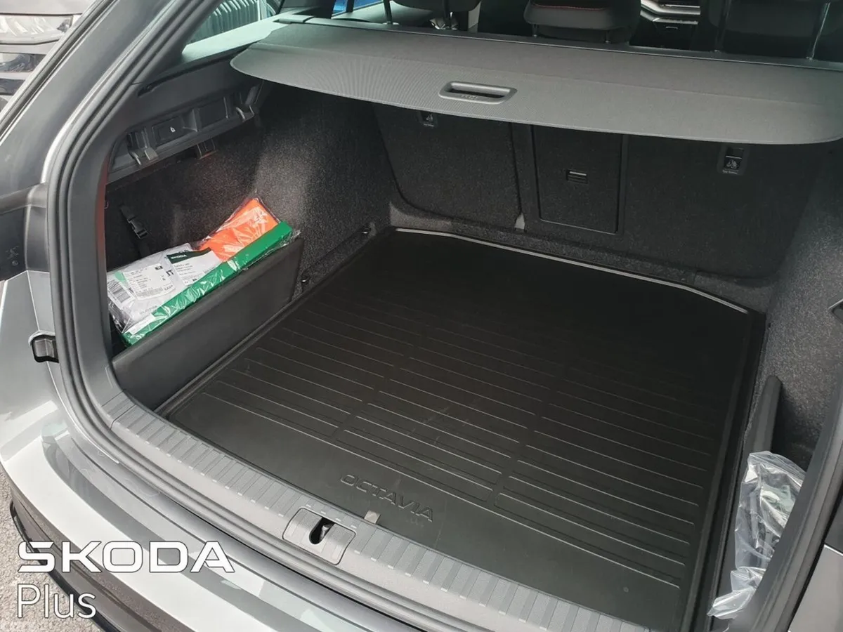Skoda Octavia Estate, Petrol, 2026, Grey