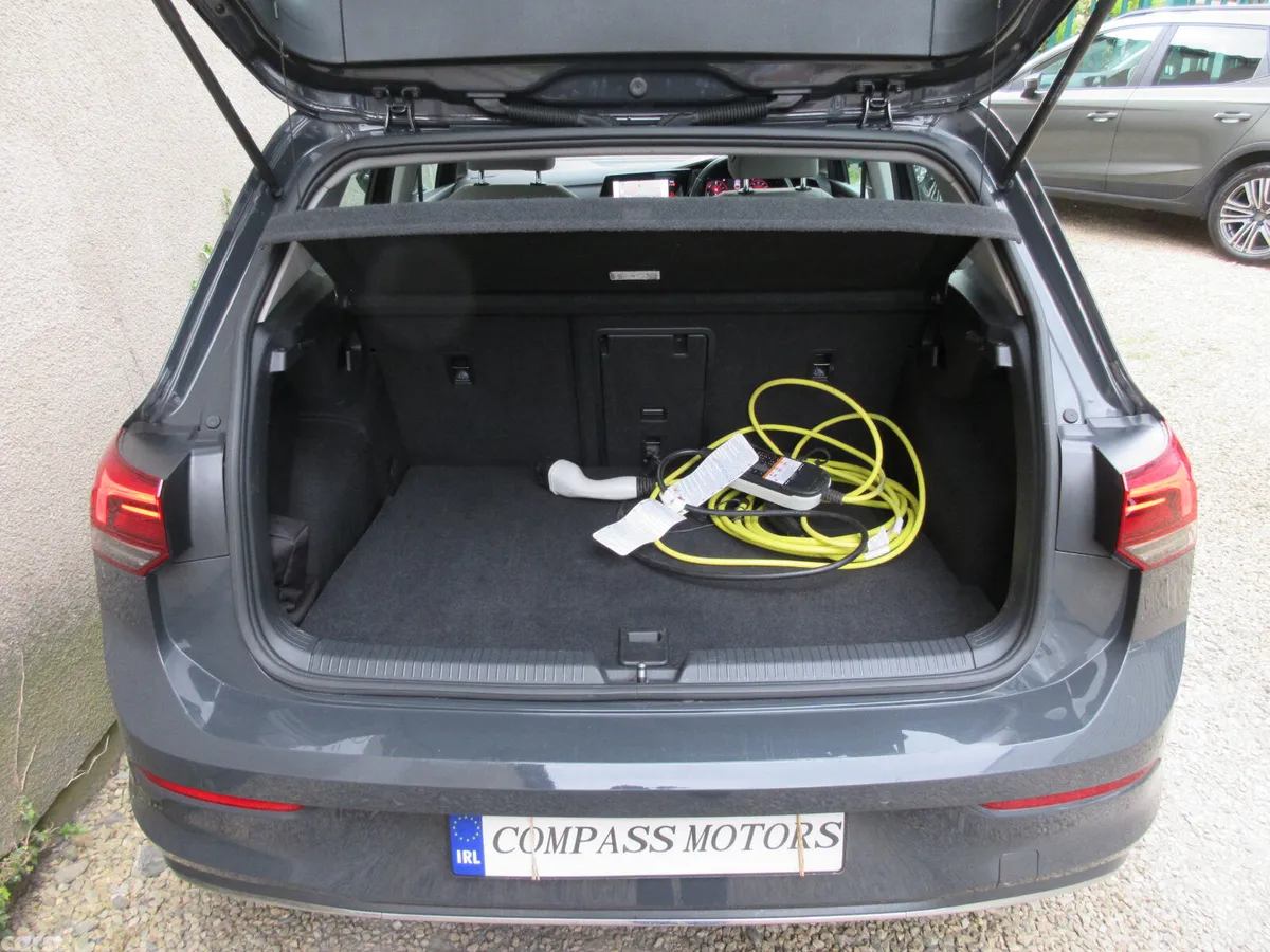 Volkswagen Golf Hatchback, Petrol Hybrid, 2022, Grey