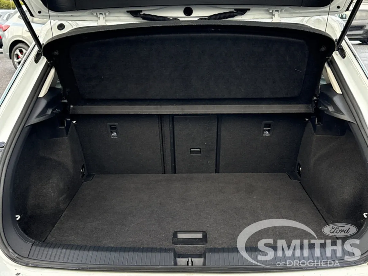 Volkswagen T-Roc Estate, Petrol, 2023, White