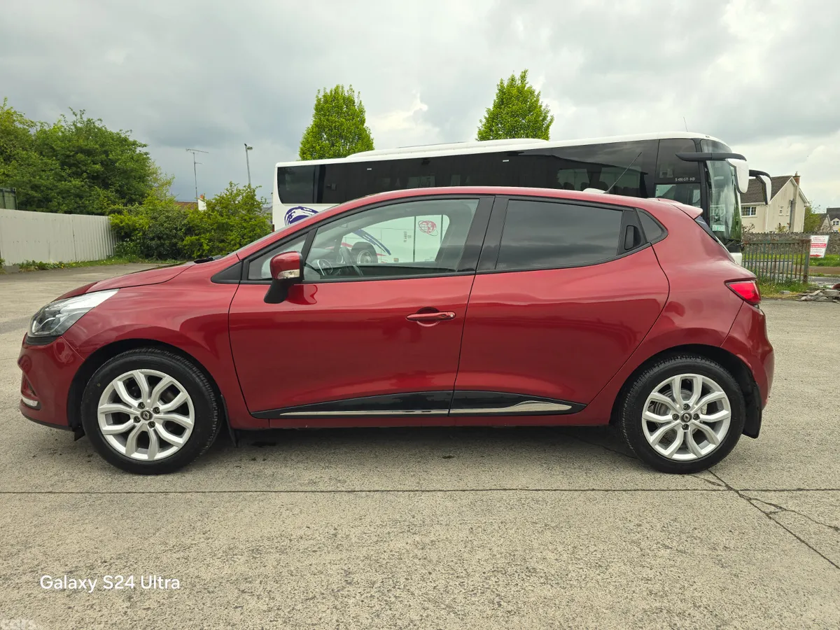 Renault Clio Hatchback, Petrol, 2019, Red