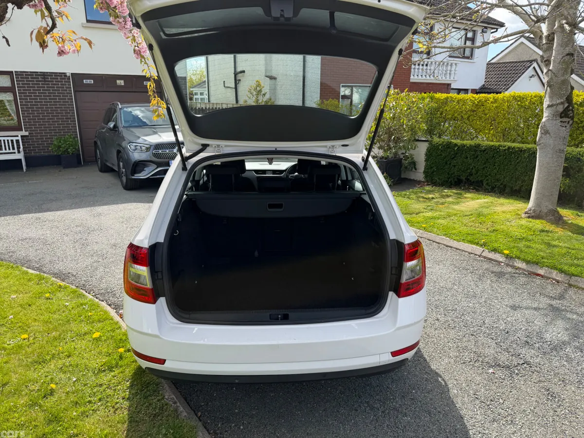 Skoda Octavia Estate, Diesel, 2018, White