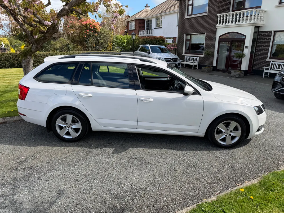 Skoda Octavia Estate, Diesel, 2018, White