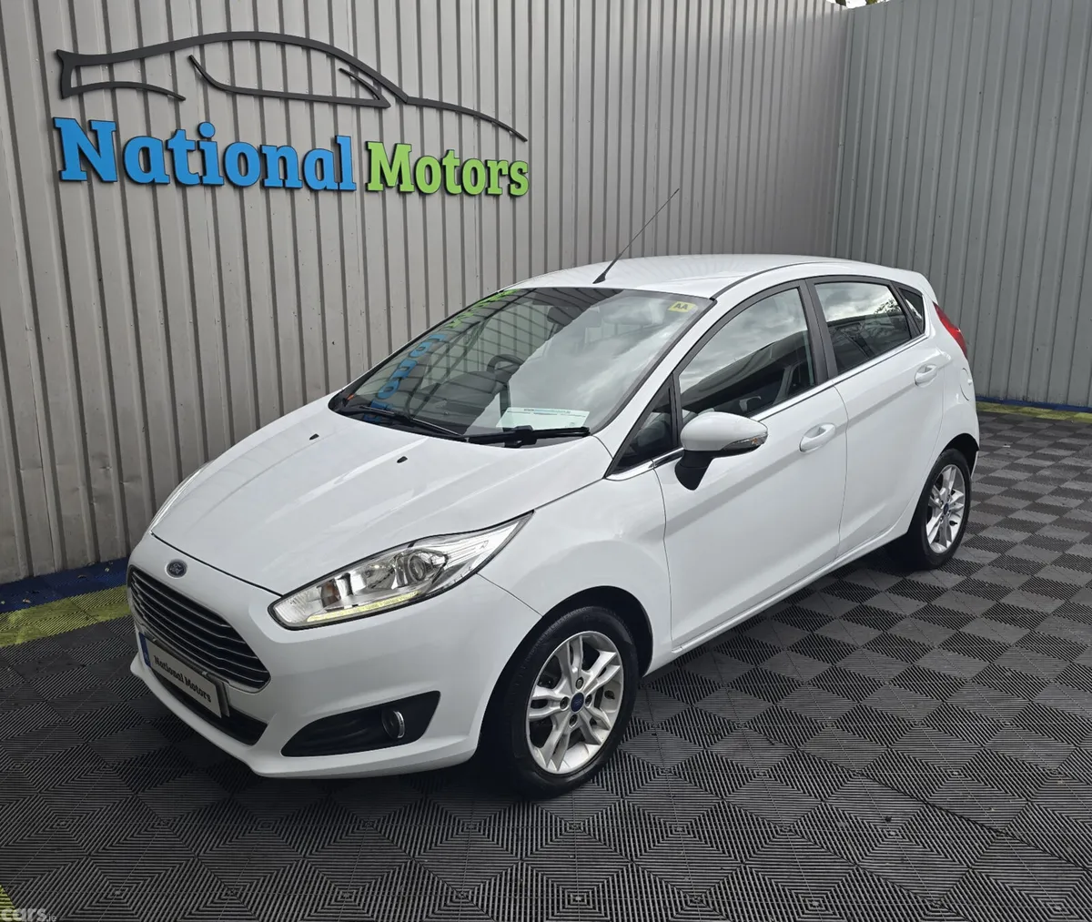 Ford Fiesta Hatchback, Petrol, 2016, White